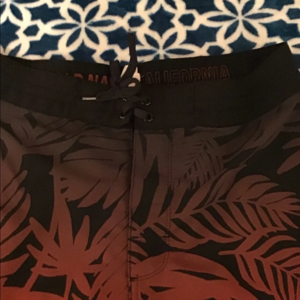 Old Navy board shorts California mens 30”waist black red cool designs 🏝️